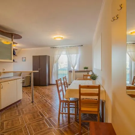 Pionow Rodzinne Apartamenty Urocza 10 Krynica Morska Exterior foto
